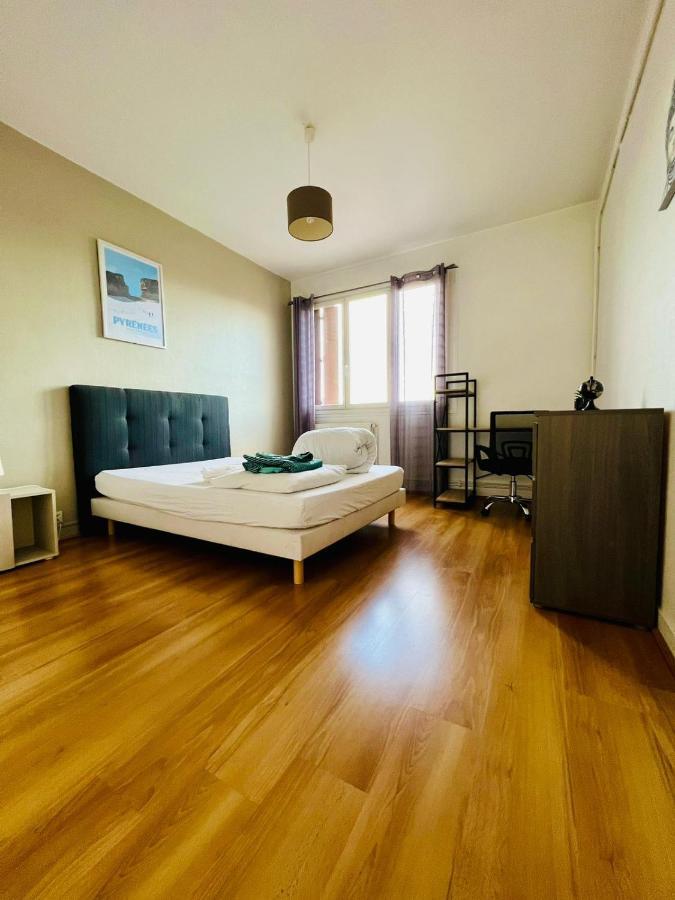 Le Voltaire -2 Chambres- 70M2- Hypercentre-Parking-Wifi Fibre- Nouvelle Literie Tarbes Exteriör bild